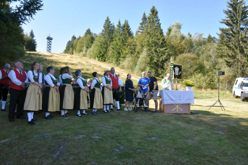 Freudenseer Trachtler übergeben Spenden an Bergwacht und Familie Meisl