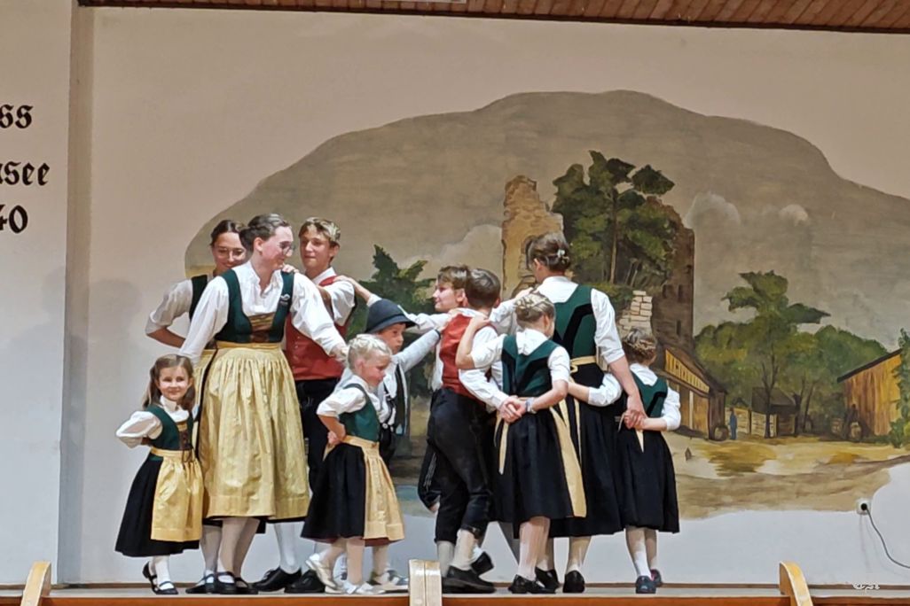 „Jung“ und „Alt“ präsentierten sich beim Heimatabend